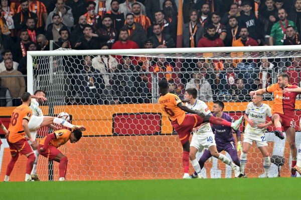 Sahasında Dinamo Kiev’e 2 puan kaybeden Galatasaray, ilk 8 yolunda yara aldı