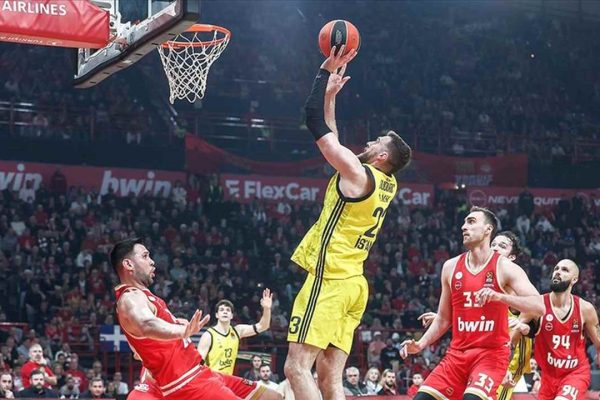 Fenerbahçe Beko, THY Avrupa Ligi’nde Olympiakos’u deplasmanda mağlup etti