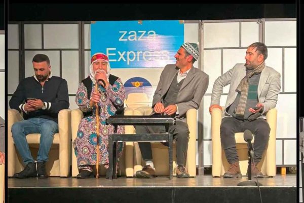 Hamburg’da sahnelenen zazaca tiyatroya yoğun ilgi