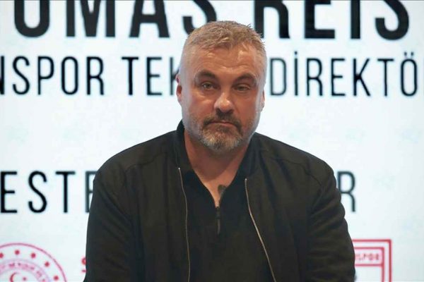 Samsunspor Teknik Direktörü Reis’ten gençlere tavsiye