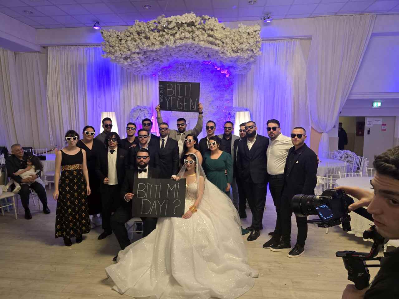 Efsane futbolcuları Class’ta buluşturan düğün gerçekleşti: İclal ve Erhan Hamburg’da evlendi