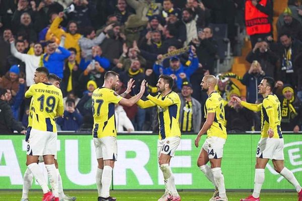 Fenerbahçe tur için avantajı yakaladı