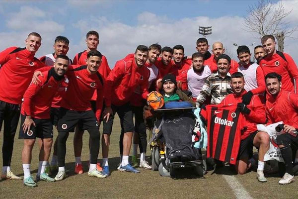 Gençlerbirliği futbolcularından anlamlı davranış