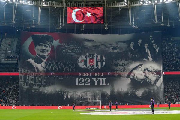 Beşiktaş son dakikalarda attığı gollerle 3 puan aldı