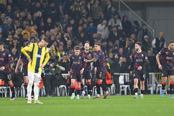 Fenerbahçe, UEFA Avrupa Ligi’nde turu zora soktu