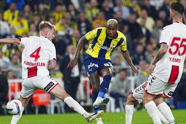 Fenerbahçe zirve yarışında Samsunspor’a takıldı