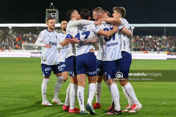 Fenerbahçe deplasmanda 4 golle kazandı