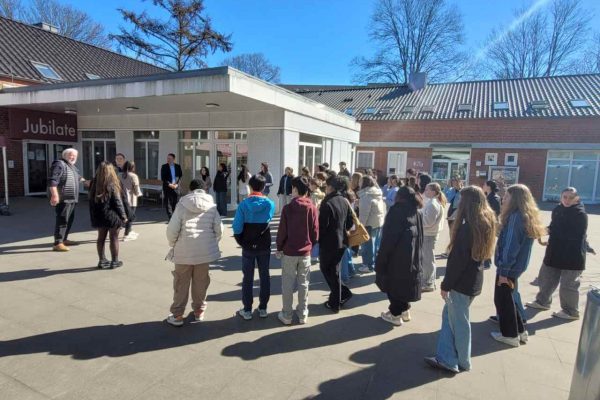 Kız ve erkek öğrenciler için meslek tanıma günü