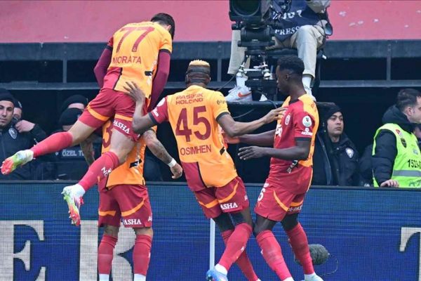 Lider Galatasaray, Sivasspor’u ilk yarım saatte attığı 4 golle geçti