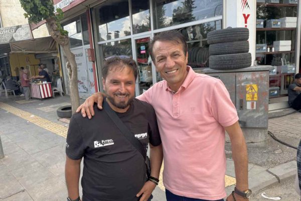 Futbolexpress, Yanık Sesli Sanatçı Mehmet Yakar ile Kilis’te Buluştu