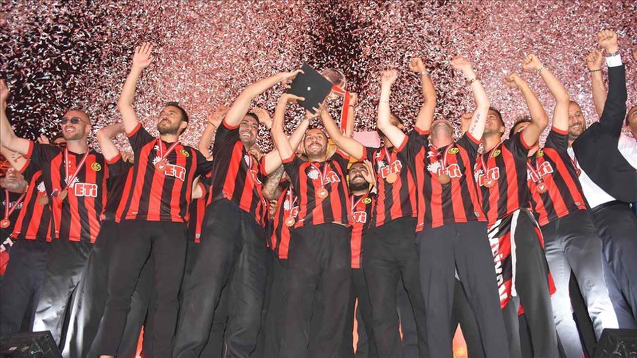 fubolexpress_2022_12614 Eskişehirspor’un şampiyonluğu kutlandı