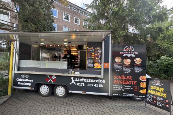 Hamburg’da Lezzet Durağı: Chicknguys Tavuğu REWE Önünde Tadın!