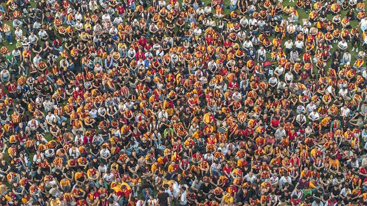 Galatasaray, 25. şampiyonluğunu kutluyor