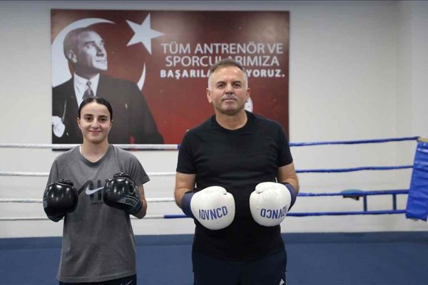 Boksör okul müdürünün şampiyon öğrencisi