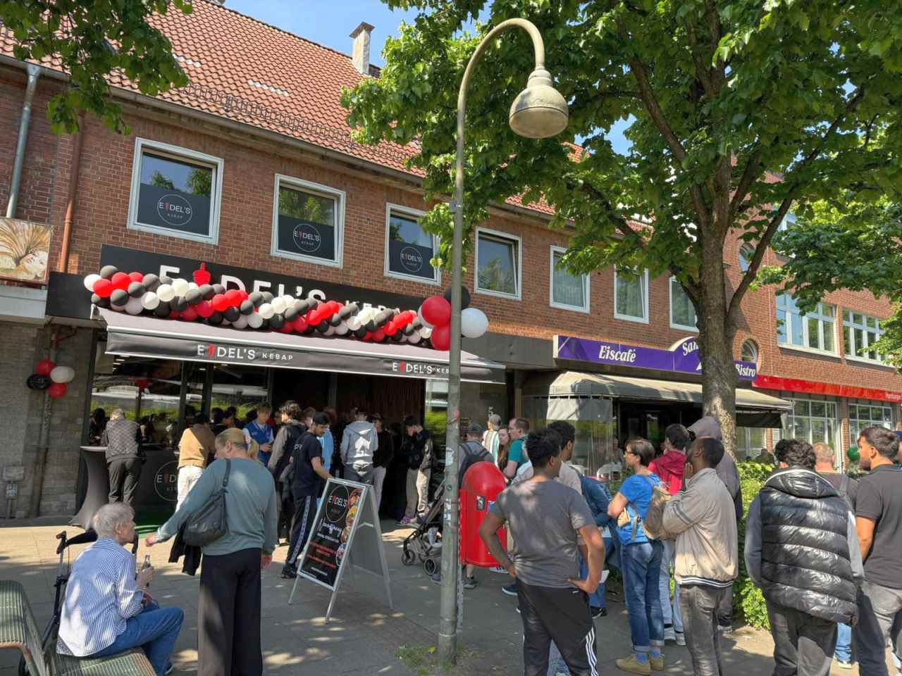 Açılışta Kuyruk, Tezgahta Lezzet: Eidel’s Kebap Kapılarını Açtı