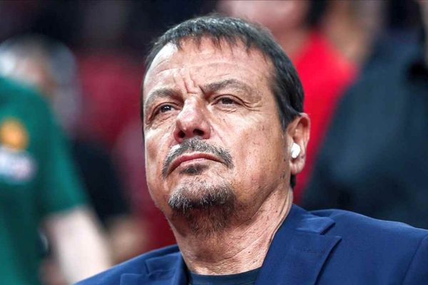 Panathinaikos Başantrenörü Ergin Ataman’dan Olympiakos taraftarına tepki
