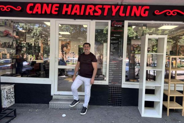 “Ekmeği Ekmekçiye Ver!”: Hamburg’un Duayen Kuaförü Cahit Balat’tan Sektöre Sert Mesaj