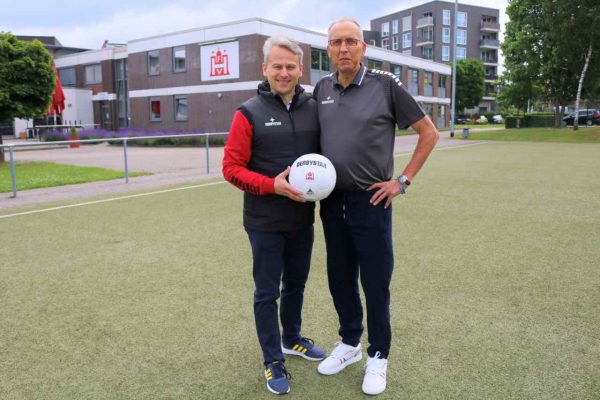 Start in die Oberliga Hamburg-Saison mit offiziellem DERBYSTAR-Spielball