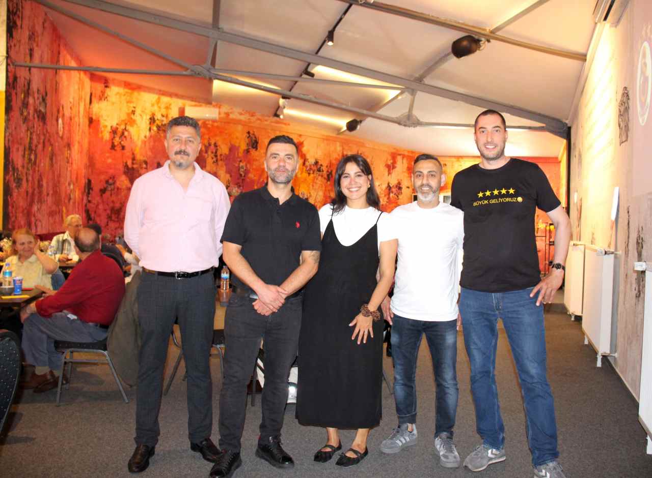 fubolexpress_2022_13651 Hamburg’da Sarı-Kırmızı Coşku: Geleneksel Pilav Günü Buluşması