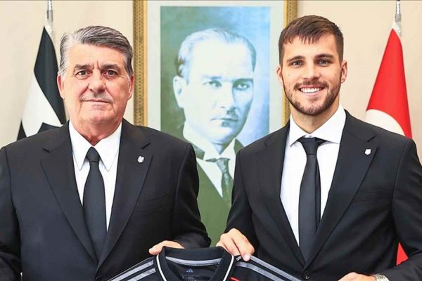 Beşiktaş Kulübü Başkanı Serdal Adalı, yeni transfer David Jurasek ile buluştu
