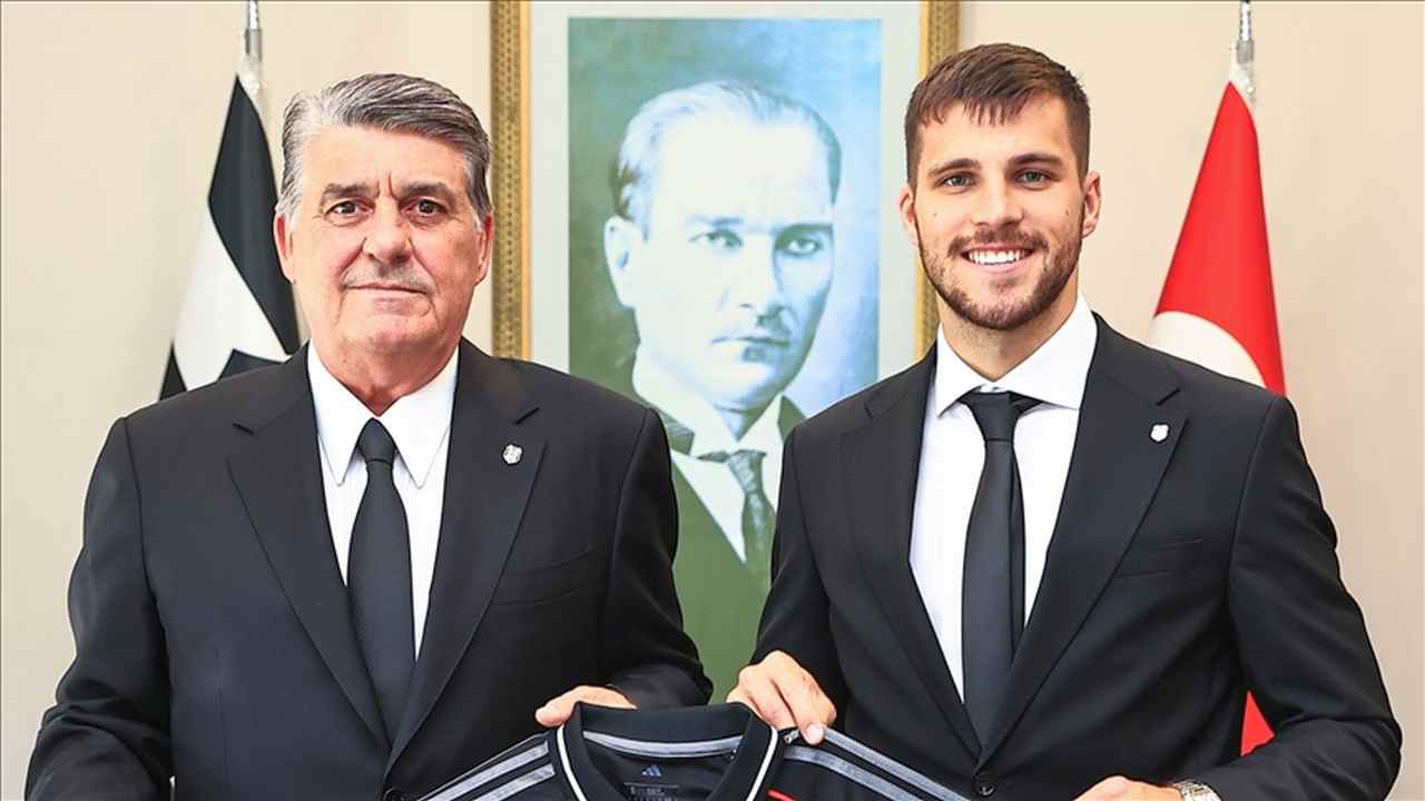 Beşiktaş Kulübü Başkanı Serdal Adalı, yeni transfer David Jurasek ile buluştu
