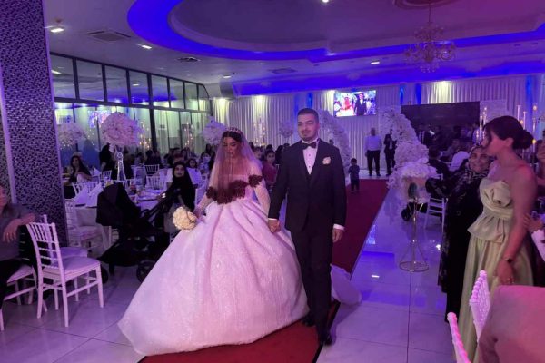 Hamburg’da Hasan ve Melike’nin Düğünü, Mehmet Yakar’ın Barak Müziğiyle Şenlendi