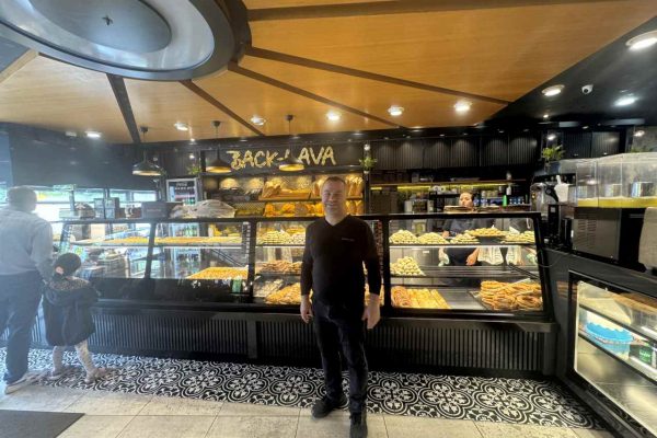 BACK-LAVA BILLSTEDT’te 11 Yıllık Tecrübe: Müdür Taci Bakan Misafirlerini Güleryüzle Ağırlıyor