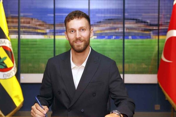 Fenerbahçe, altyapısından yetişen kaleci Tarık Çetin’i yeniden kadrosuna kattı