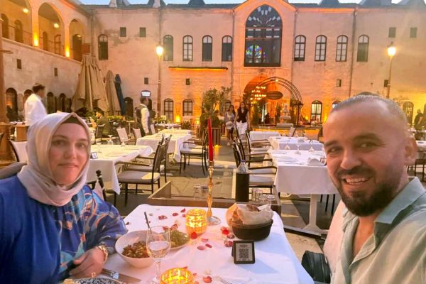 Aile Olmanın Güzelliği: Köse Çifti 15. Yıllarında Baş Başa