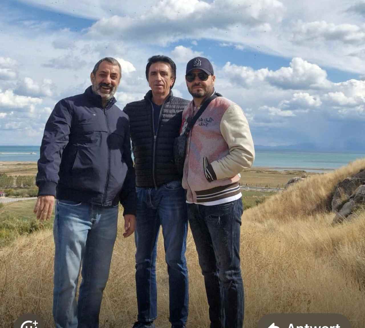 Ahmet Cavunmırza’dan “Uzak Şehir” Setine Ziyaret – Nazmi Kırık ile Hasret Giderdi