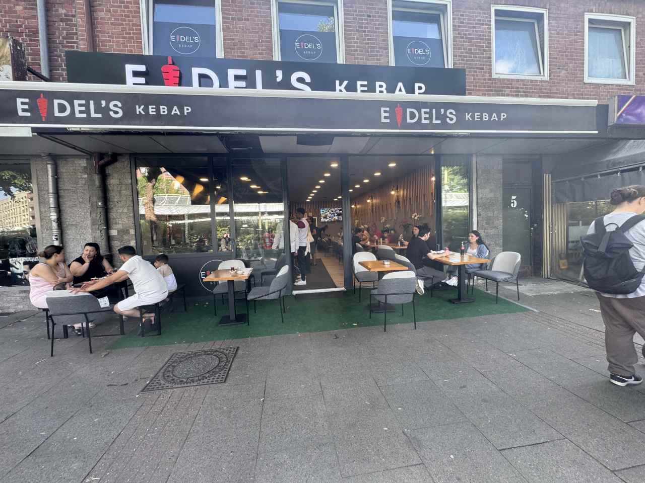 fubolexpress_2022_14261 Uzun Kuyruklar, Sıcak Karşılama: Eidel’s Kebap’ta Yoğun İlgi