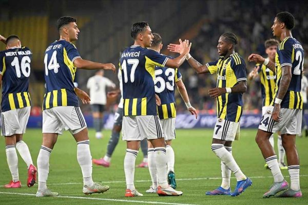 Fenerbahçe, UEFA Şampiyonlar Ligi için kadro bildirimi yaptı