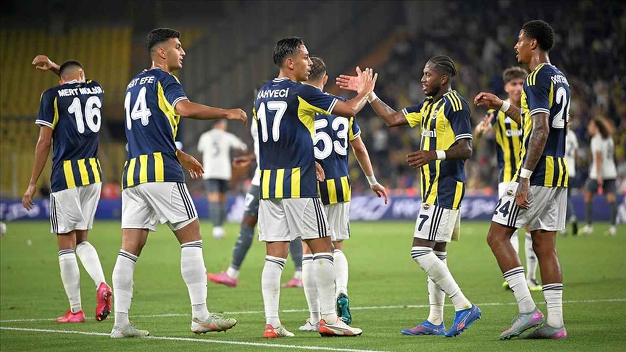 Fenerbahçe, UEFA Şampiyonlar Ligi için kadro bildirimi yaptı