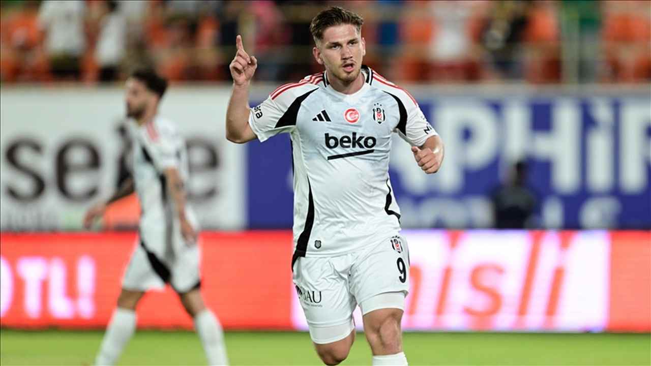 Beşiktaş’ta Semih Kılıçsoy, satın alma opsiyonuyla İtalya ekibi Cagliari’ye kiralandı