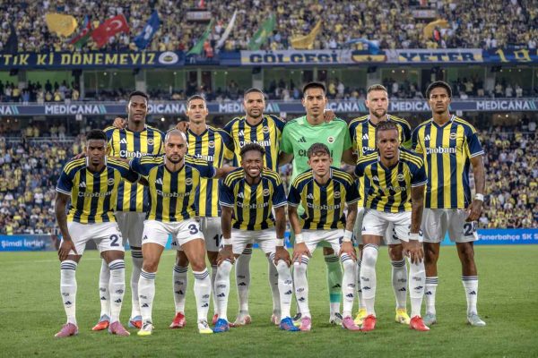 Fenerbahçe, Feyenoord’u 5 golle geçerek adını play-off turuna yazdırdı