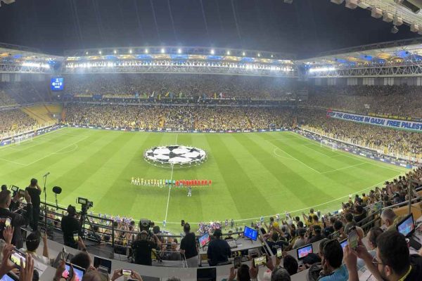 Fenerbahçe, UEFA Şampiyonlar Ligi play-off turu ilk maçında Benfica ile berabere kaldı