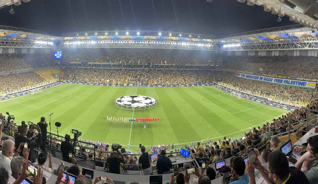 Fenerbahçe, UEFA Şampiyonlar Ligi play-off turu ilk maçında Benfica ile berabere kaldı