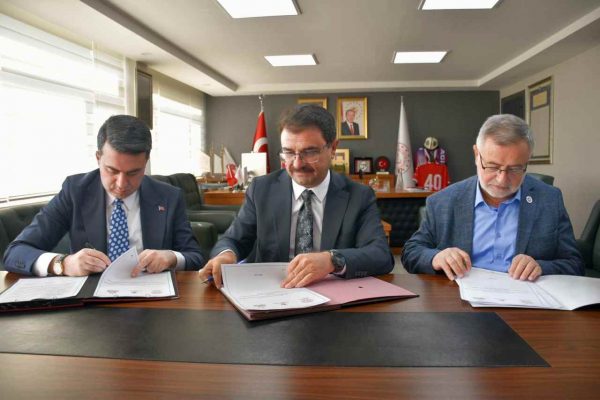 MEB, YTB ve TDV Arasında “Uluslararası Anadolu İmam Hatip Liseleri İş Birliği Protokolü” İmzalandı