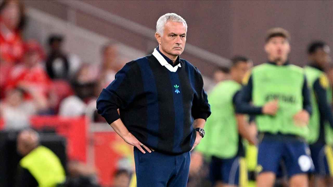 fubolexpress_2022_14601 Fenerbahçe’de Jose Mourinho ile yollar ayrıldı