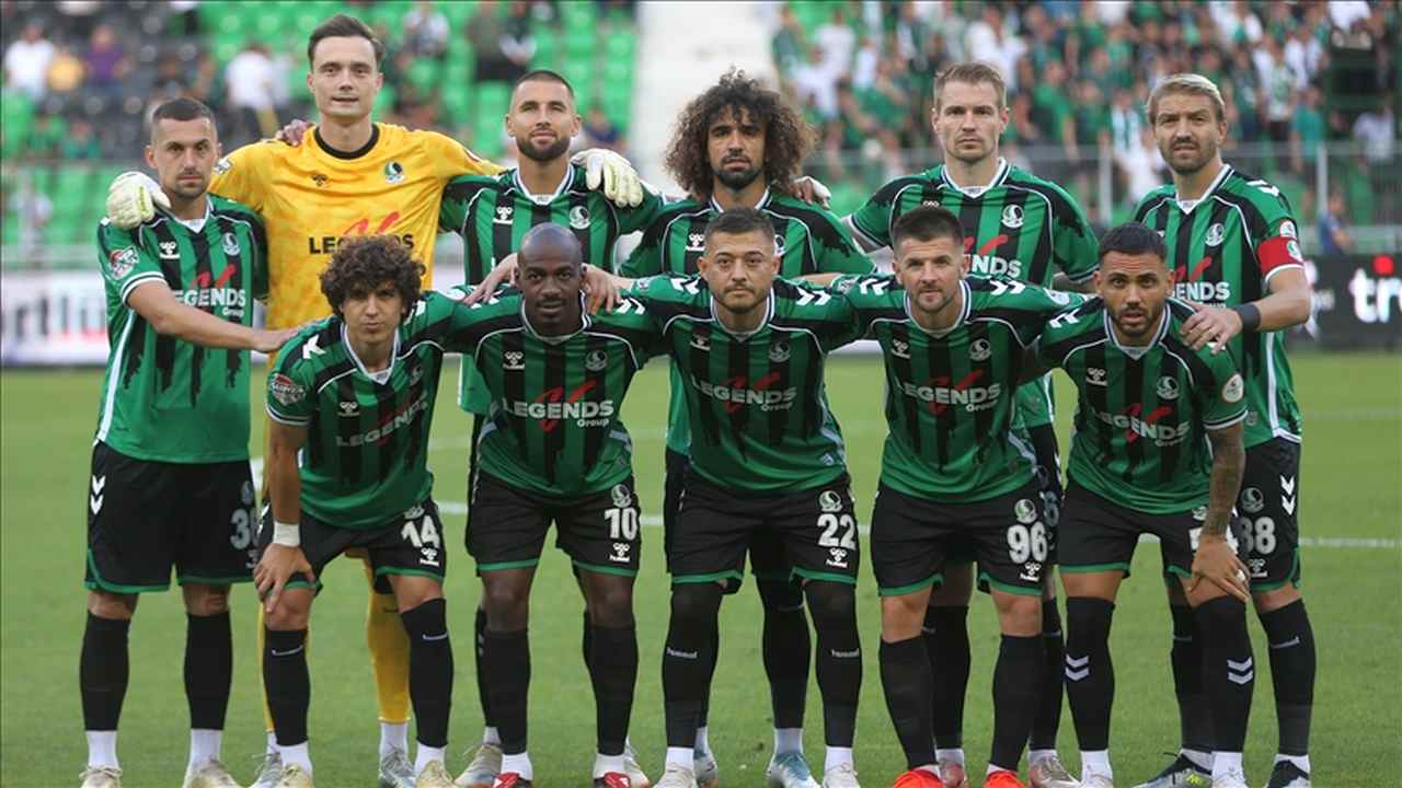 fubolexpress_2022_14637 Sakaryaspor, 18 yıllık Süper Lig özlemini dindirmek istediği sezona iyi başlayamadı