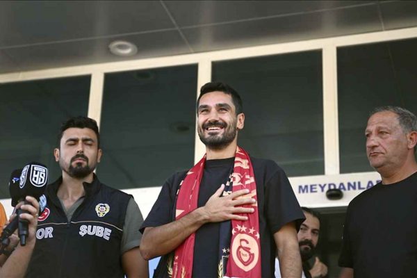 İlkay Gündoğan, Galatasaray’a transfer olmanın mutluluğunu yaşıyor