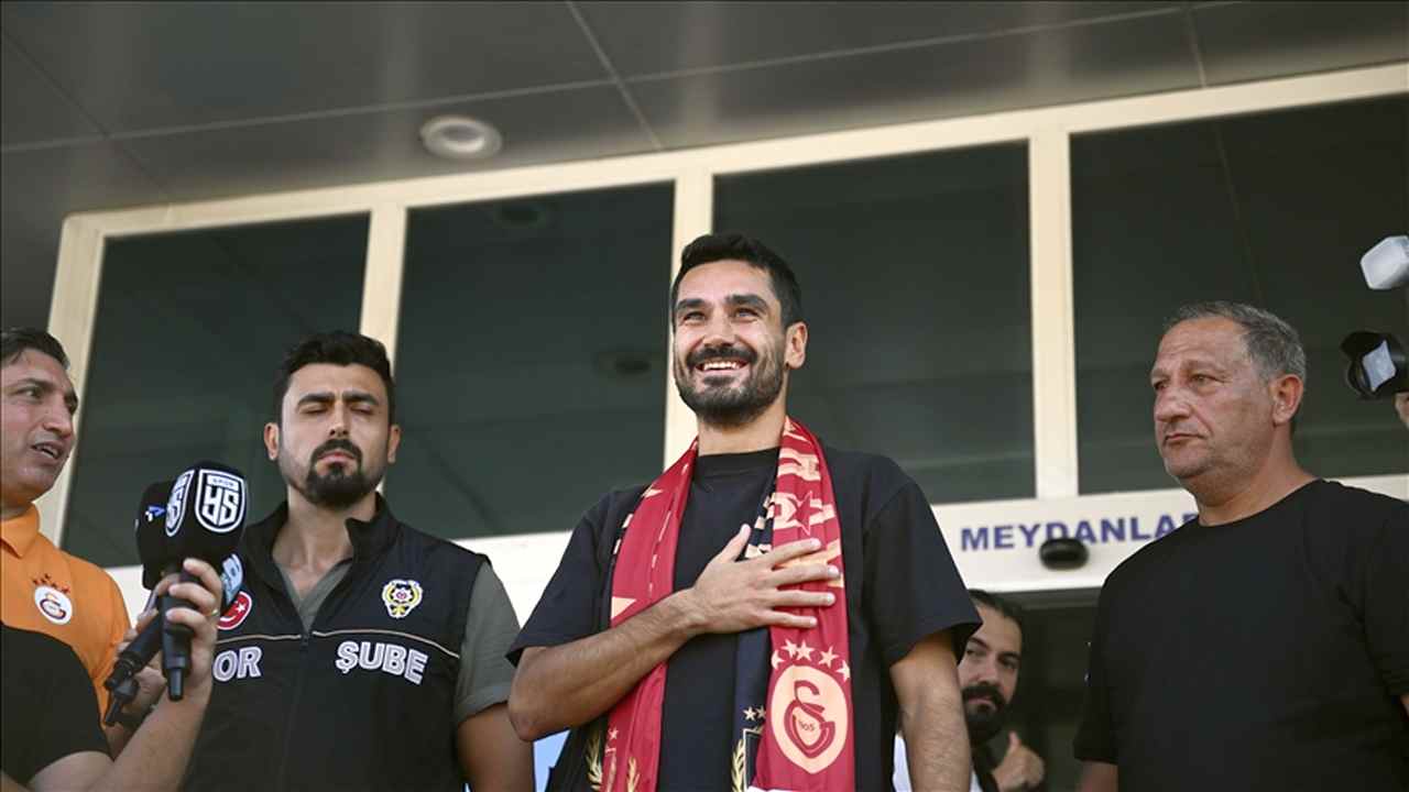 İlkay Gündoğan, Galatasaray’a transfer olmanın mutluluğunu yaşıyor
