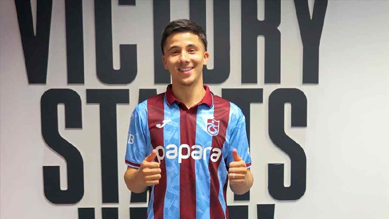 Trabzonspor, Faslı futbolcu Bouchouari’yi renklerine bağladı