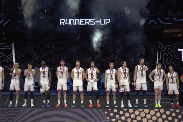 A Milli Basketbol Takımı, Avrupa ikincisi oldu
