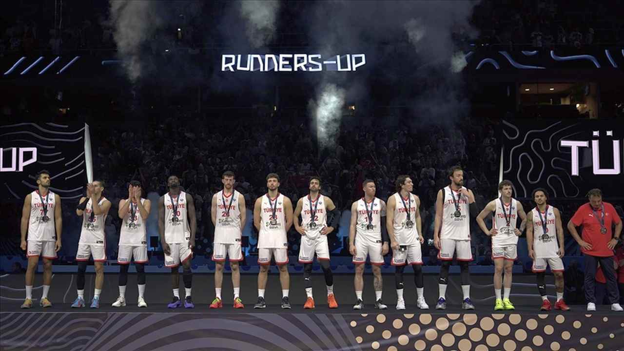 A Milli Basketbol Takımı, Avrupa ikincisi oldu