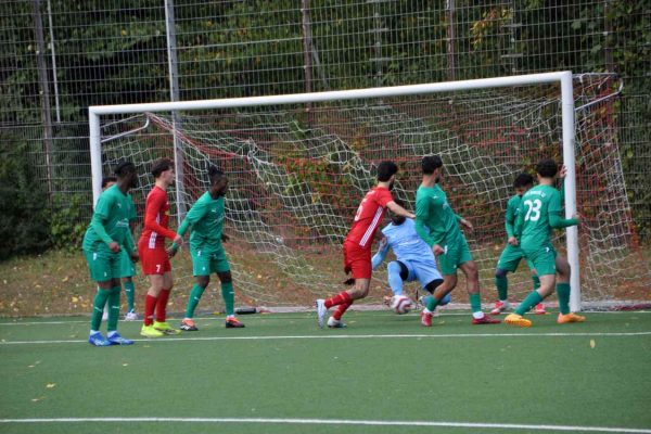 Tribünden Hakem, Sahadan 8 Gol: Bezirksliga 2’de Unutulmaz Derbi