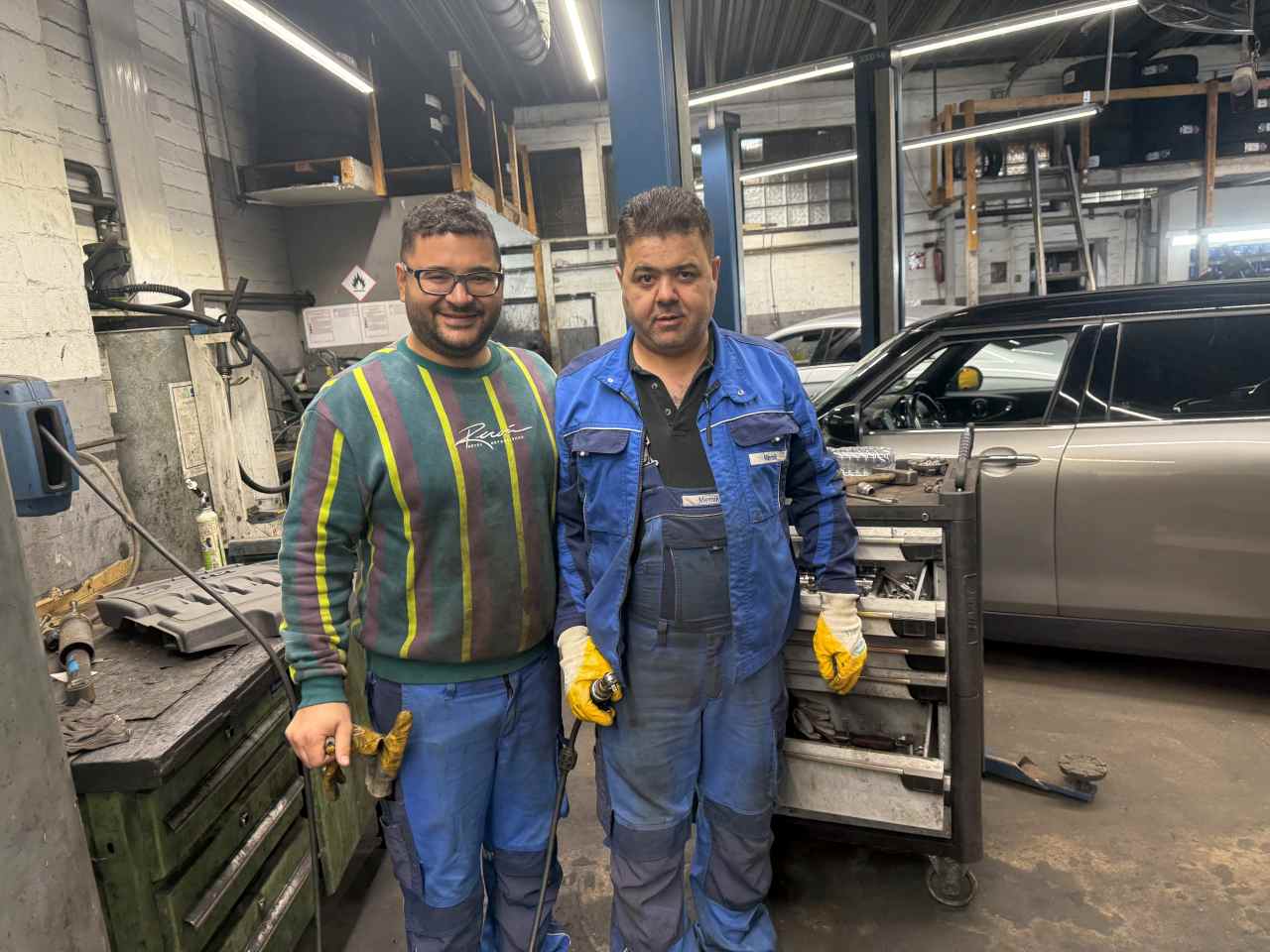 Barmbeker Autohaus’un Gülen Yüzleri: Ertuğrul ve Memik Kıllı