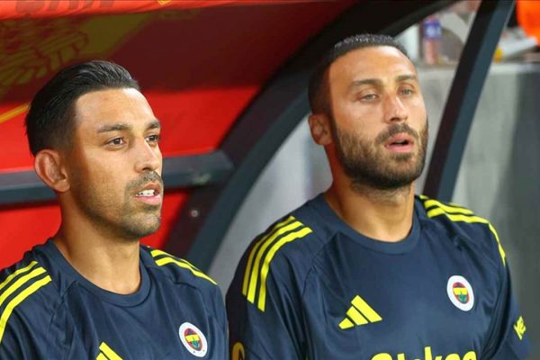 Fenerbahçe’de İrfan Can Kahveci ve Cenk Tosun kadro dışı bırakıldı