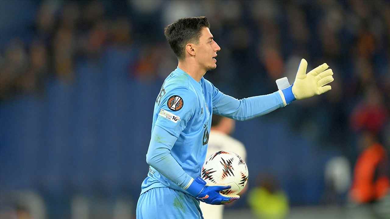 Milli kaleci Berke Özer, A Milli Futbol Takımı kampını izinsiz terk etti