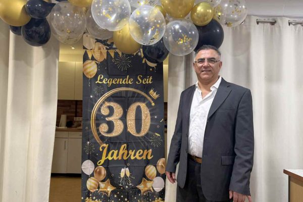 Hamburg’da DEVK’nin Tecrübeli İsmi Şeref Arslan’a 30. Yıl Onuru